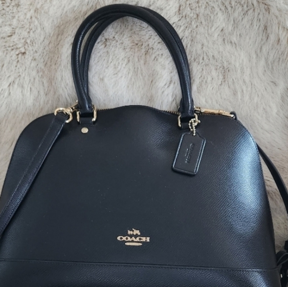 Like New COACH Sierra Bag Purse Black Crossbody Strap